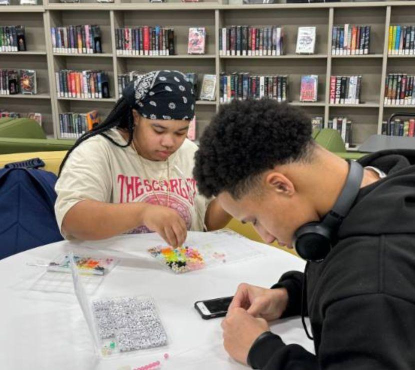 Teens making jewelry 